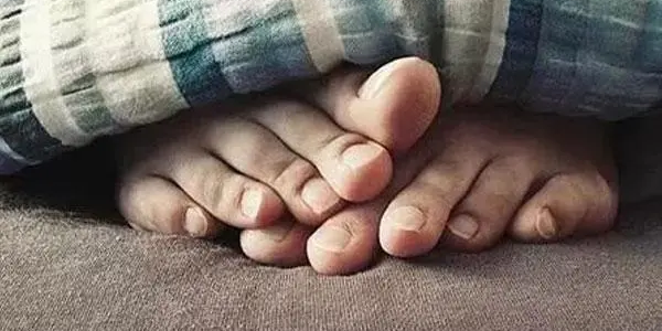 一脫鞋子就尷尬？腳臭的4大原因和解決妙招！