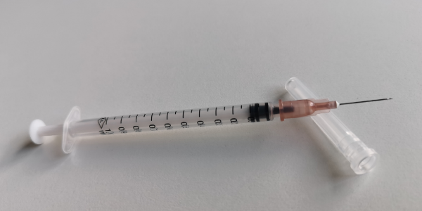 應(yīng)用一次性注射器開(kāi)展小孩胸骨脊髓穿刺的操作步驟